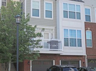 25247 Laureldale Ter, Chantilly, VA 20152