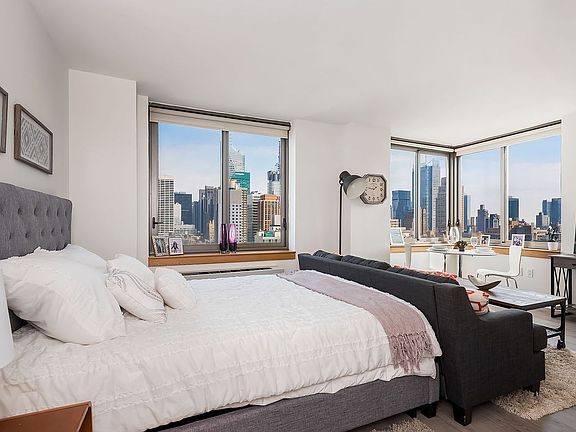 3rd image of 35 W 33rd St APT 23B