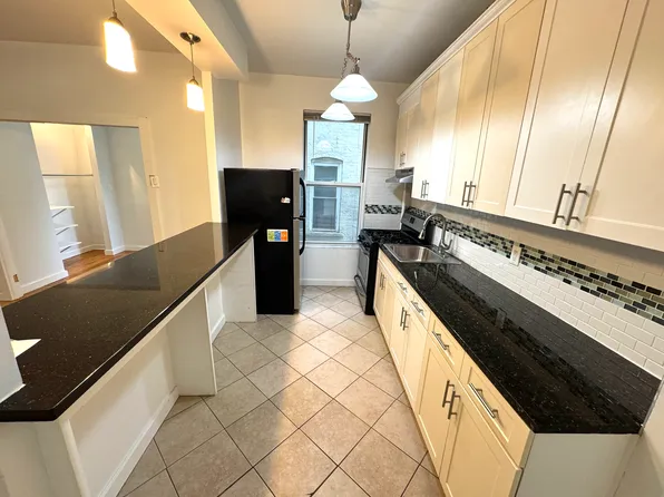 4-33 27th Avenue image 1 of 13