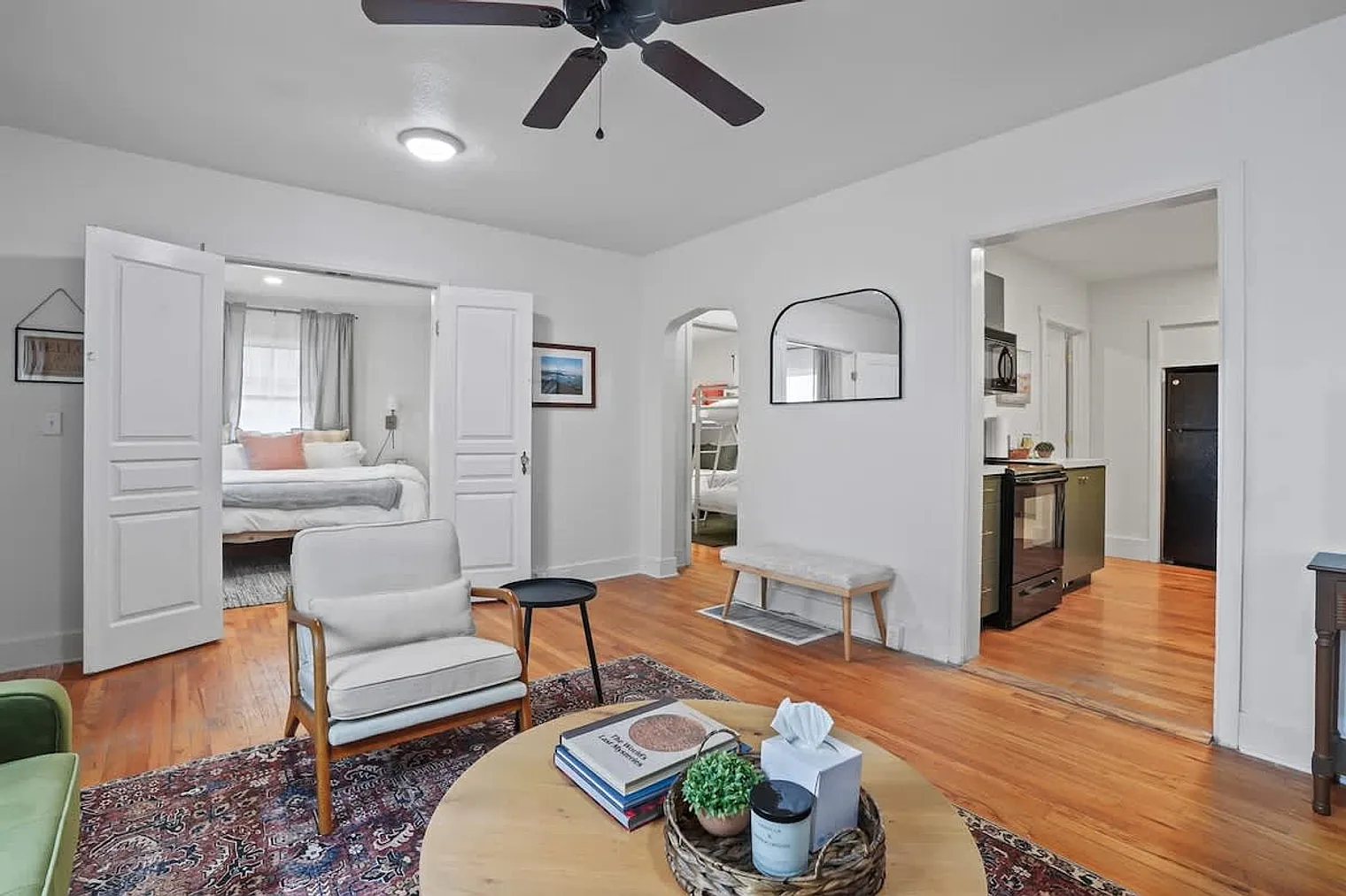 2 bed, 1.0 bath, 990 sqft, $3,843 — Photo 4