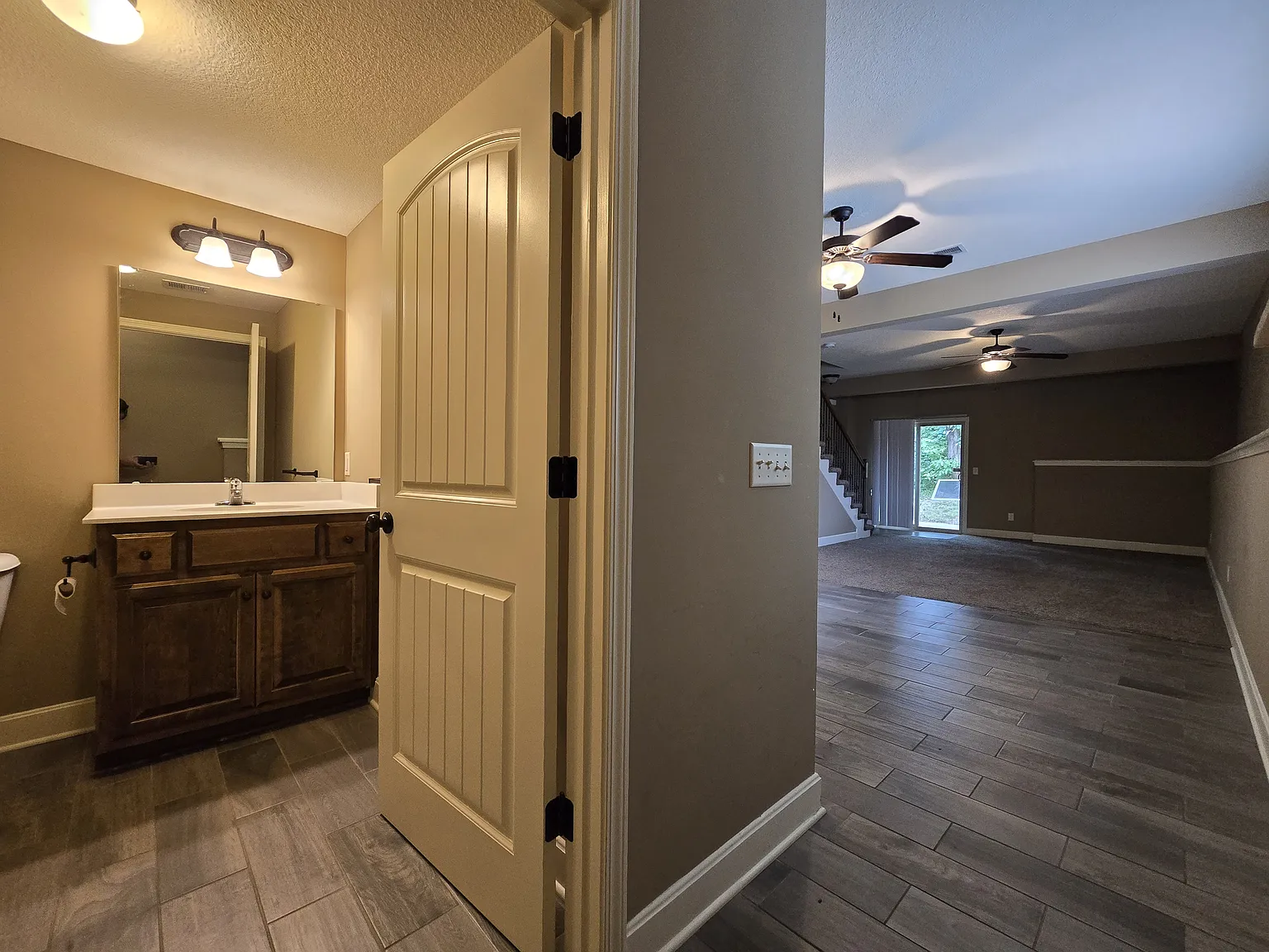 3 bed, 2.5 bath, 1550 sqft, $2,000 — Photo 2
