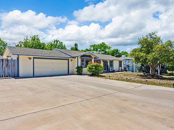 3rd image of 715 Ivanhoe Way