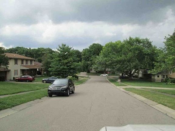 Exterior Neighborhood (street photo)