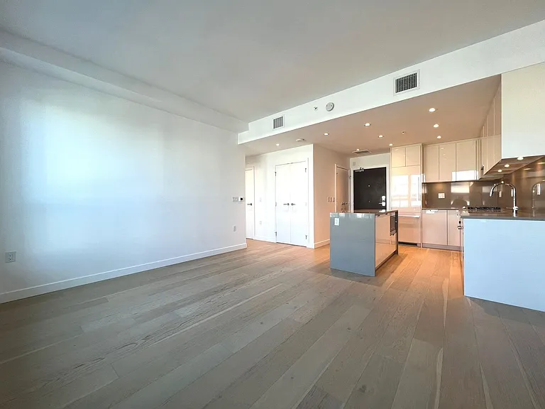 6328 Cambie St #703 — Photo 2