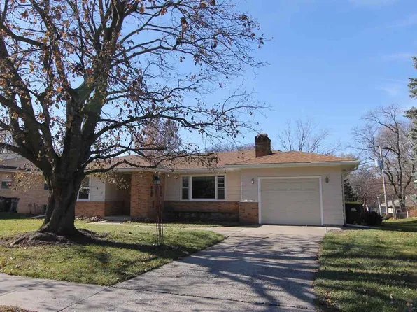109 N 7th Ave, Iowa City, IA 52245