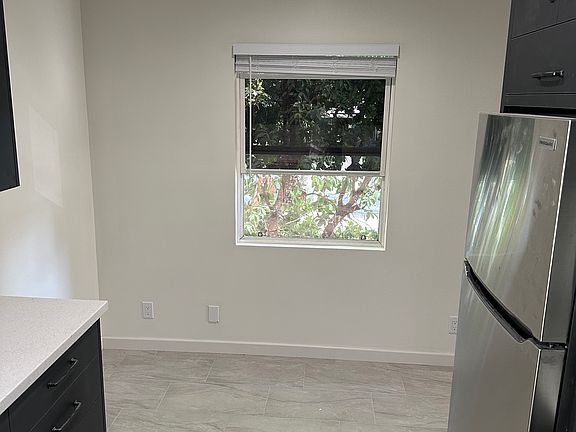 3rd image of 1028 Pacific St