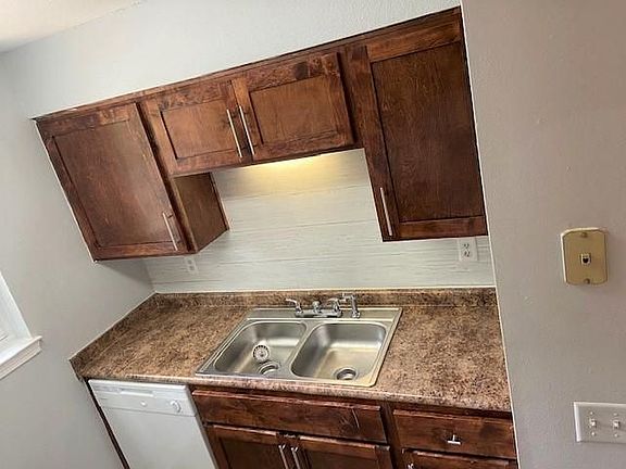 5th image of 211 Evans St APT J