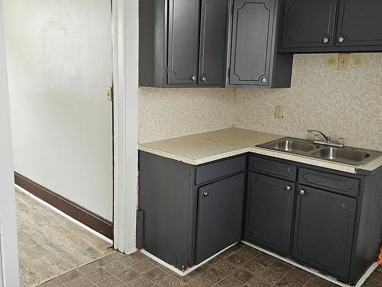707 E Iowa St — Photo 6
