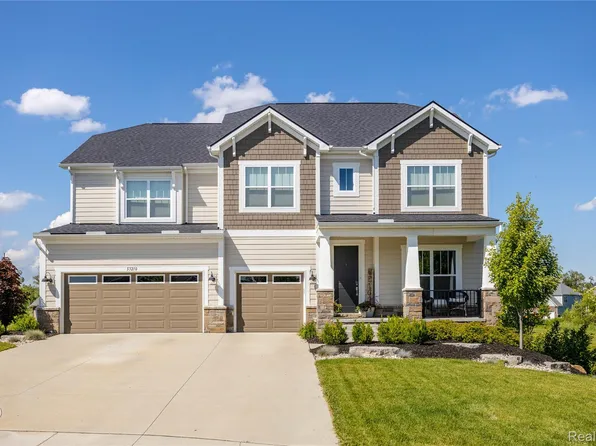 53210 Weeping Willow Ct, South Lyon, MI 48178