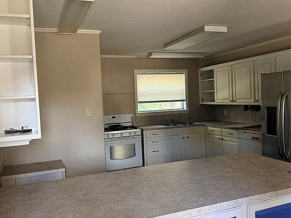3rd image of 3536 Pine Ave