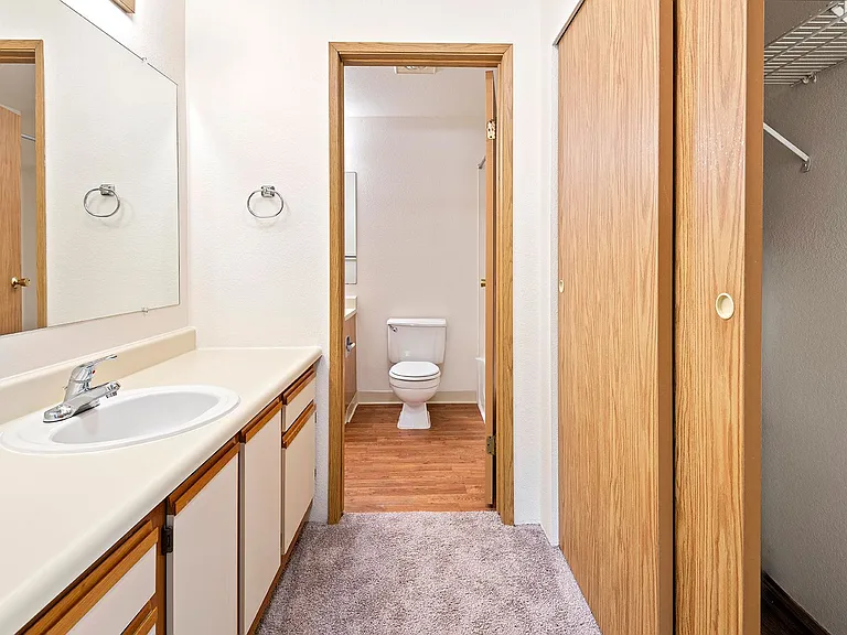Glenbrook Apartments — Photo 16