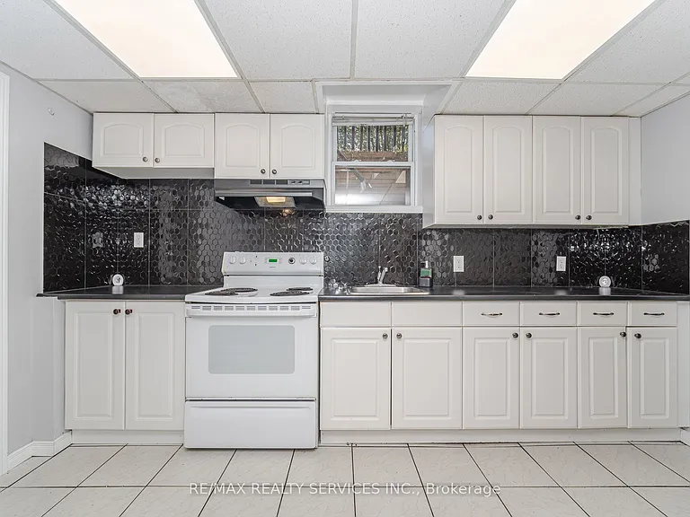 21 Beverley St #LOWER — Photo 13