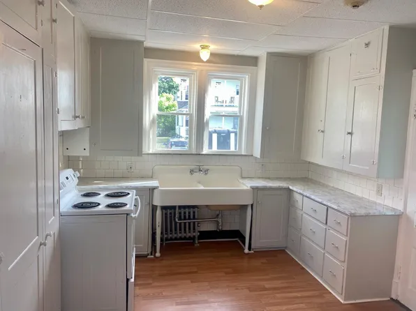 11 Greene St #1R, Woonsocket, RI 02895