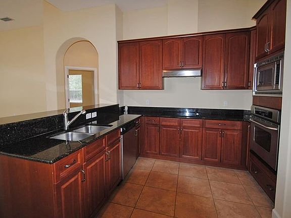 2nd image of 122 Harrington Ct