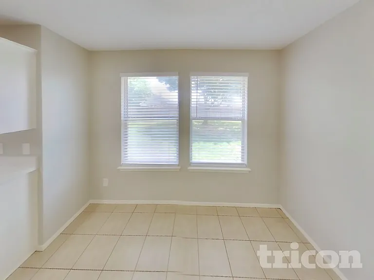 521 Olive St — Photo 4