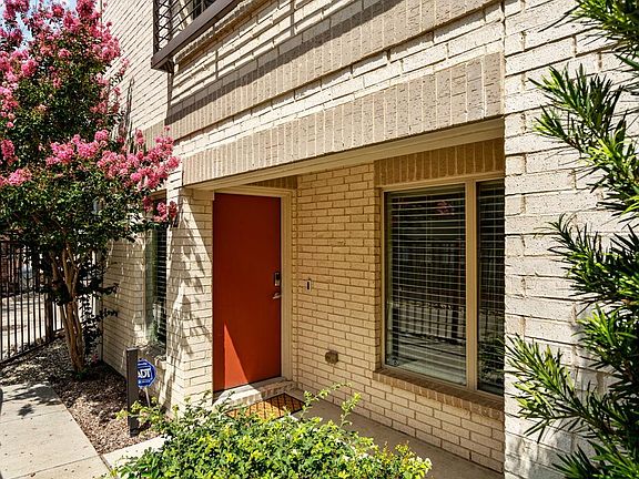 3rd image of 2325 Stutz Dr #42