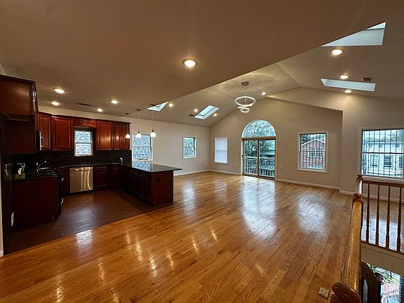 3rd image of 134 Bostwick Ave #2