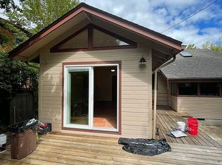 2354 Emerald St, Eugene, OR 97403