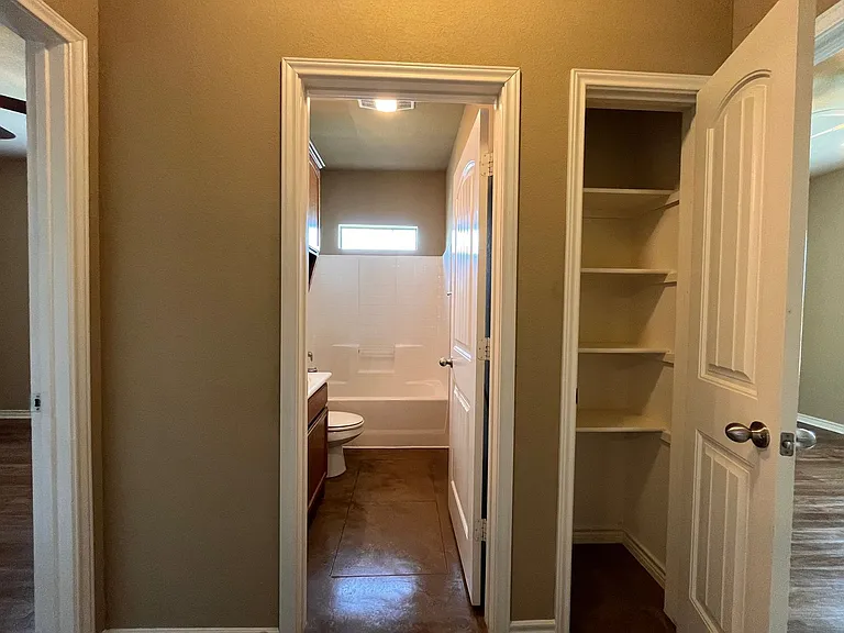 3037 Breton St — Photo 18