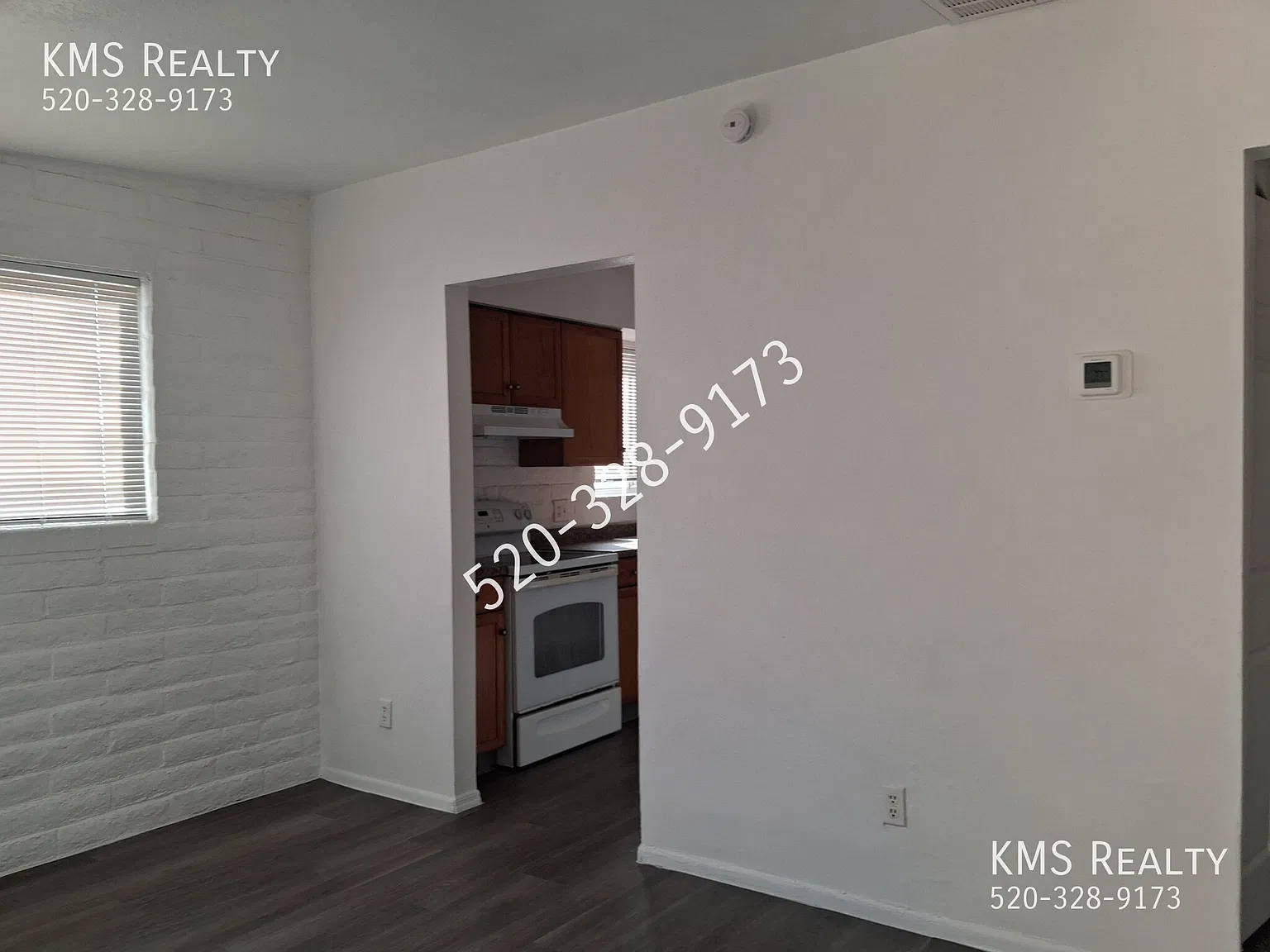 2 Bedoom 1 Bath Duplex - Owner /Agent — Photo 3