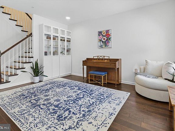 4th image of 33 Tucker Way