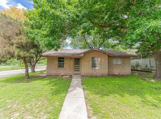 316 W Nueces St, Uvalde, TX 78801