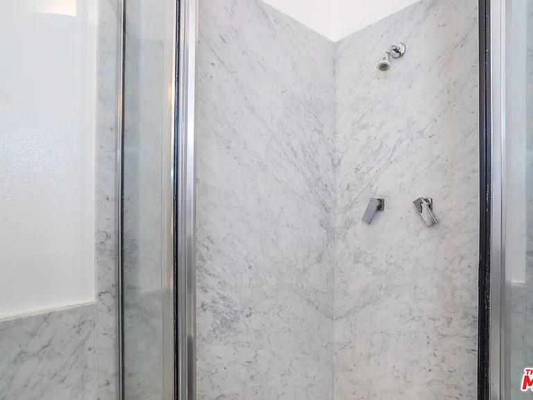 802 Washington Ave — Photo 20