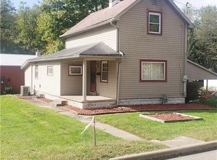719 W Chestnut St, Coshocton, OH 43812