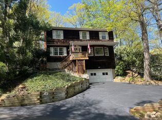 37 Meade Dr, Centerport, NY 11721