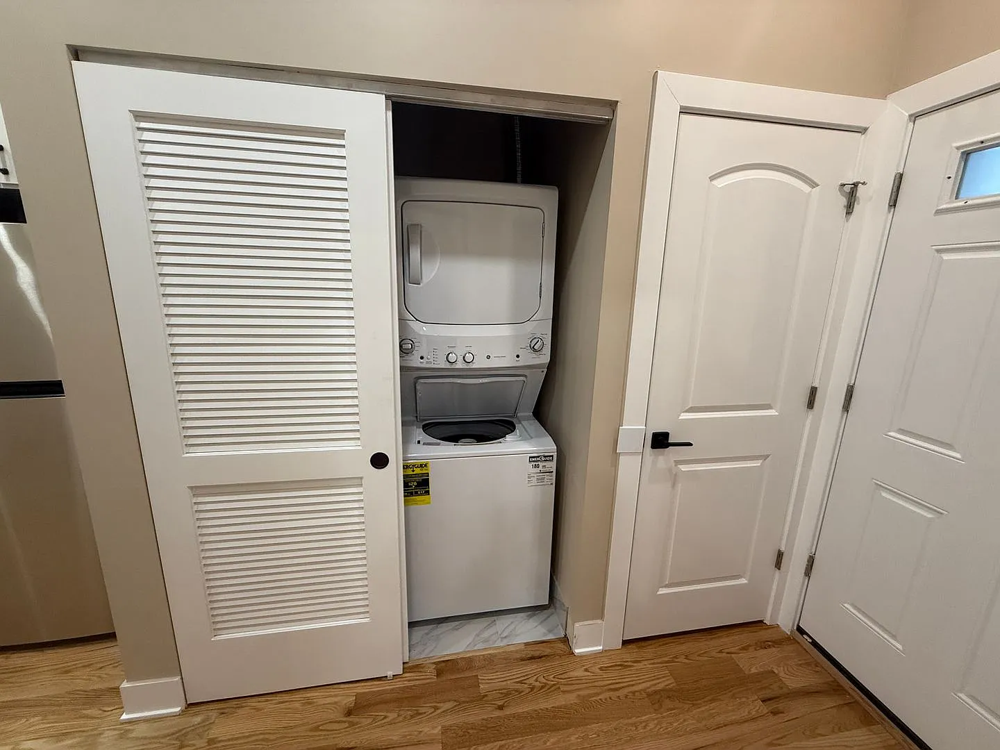 2 bed, $1,600 — Photo 3