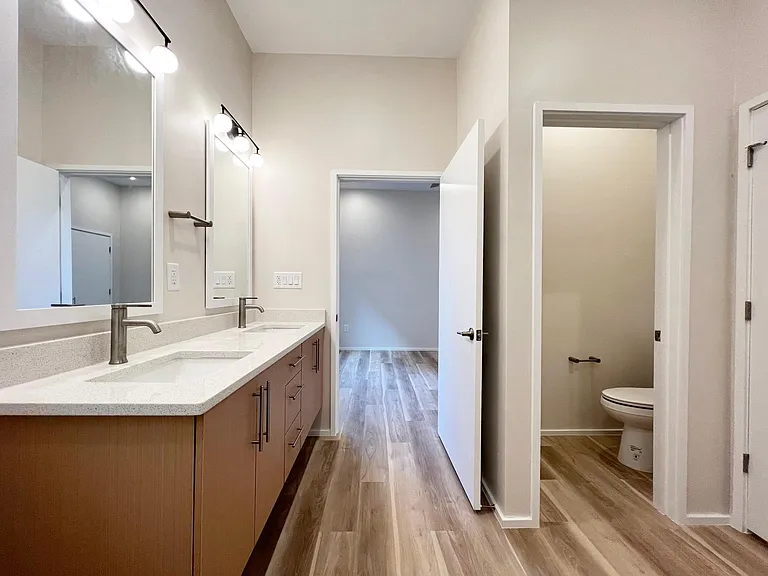547 Winton Ter NE #2E — Photo 4