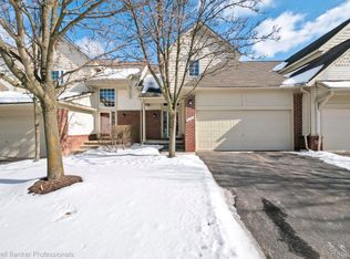 38178 Saratoga Cir, Farmington Hills, MI 48331