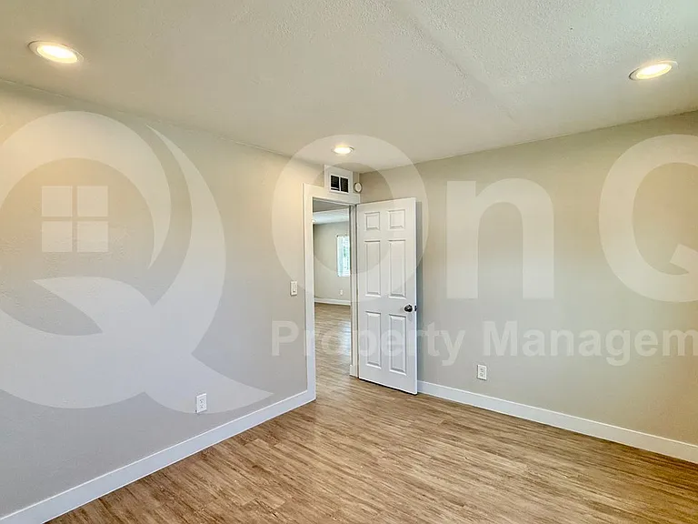 231 S 1st St #1 — Photo 3