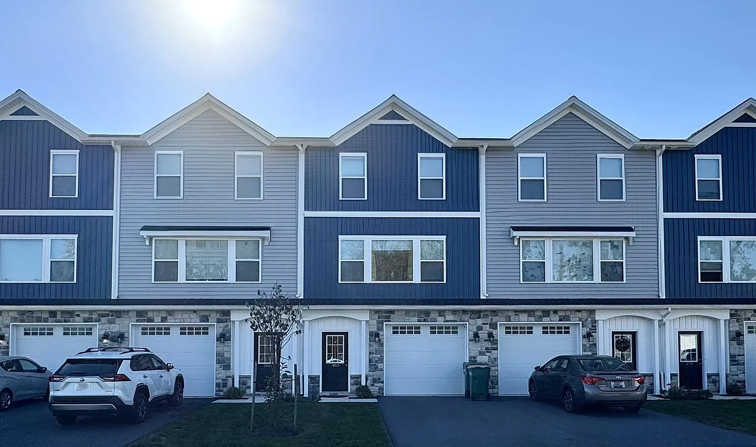 3 Bedroom Townhome with Garage and Private Deck in Hampden Township — Photo 1