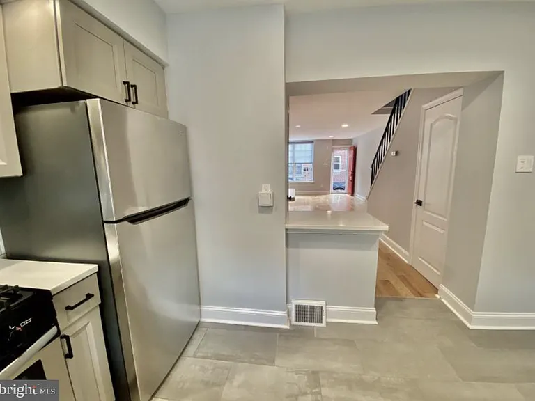 209 Daly St — Photo 8