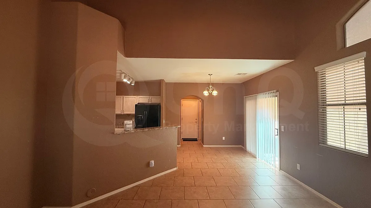 3 bed, 2.5 bath, 1201 sqft, $1,999 — Photo 3