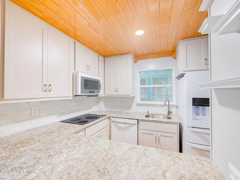 6472 Putnam St — Photo 6