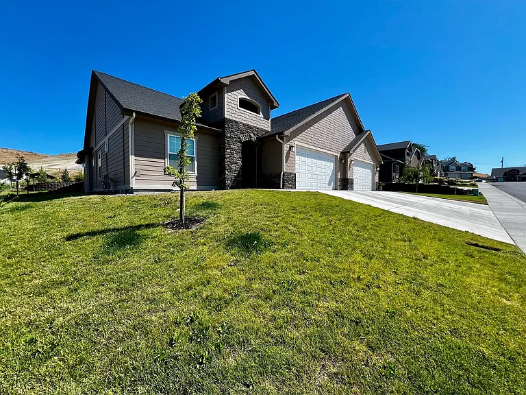 8819 Kail Dr — Photo 3