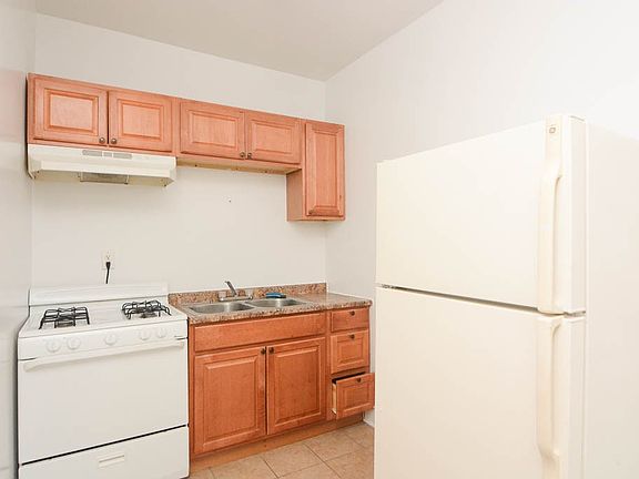 2nd image of 2704 N Sawyer Ave #12