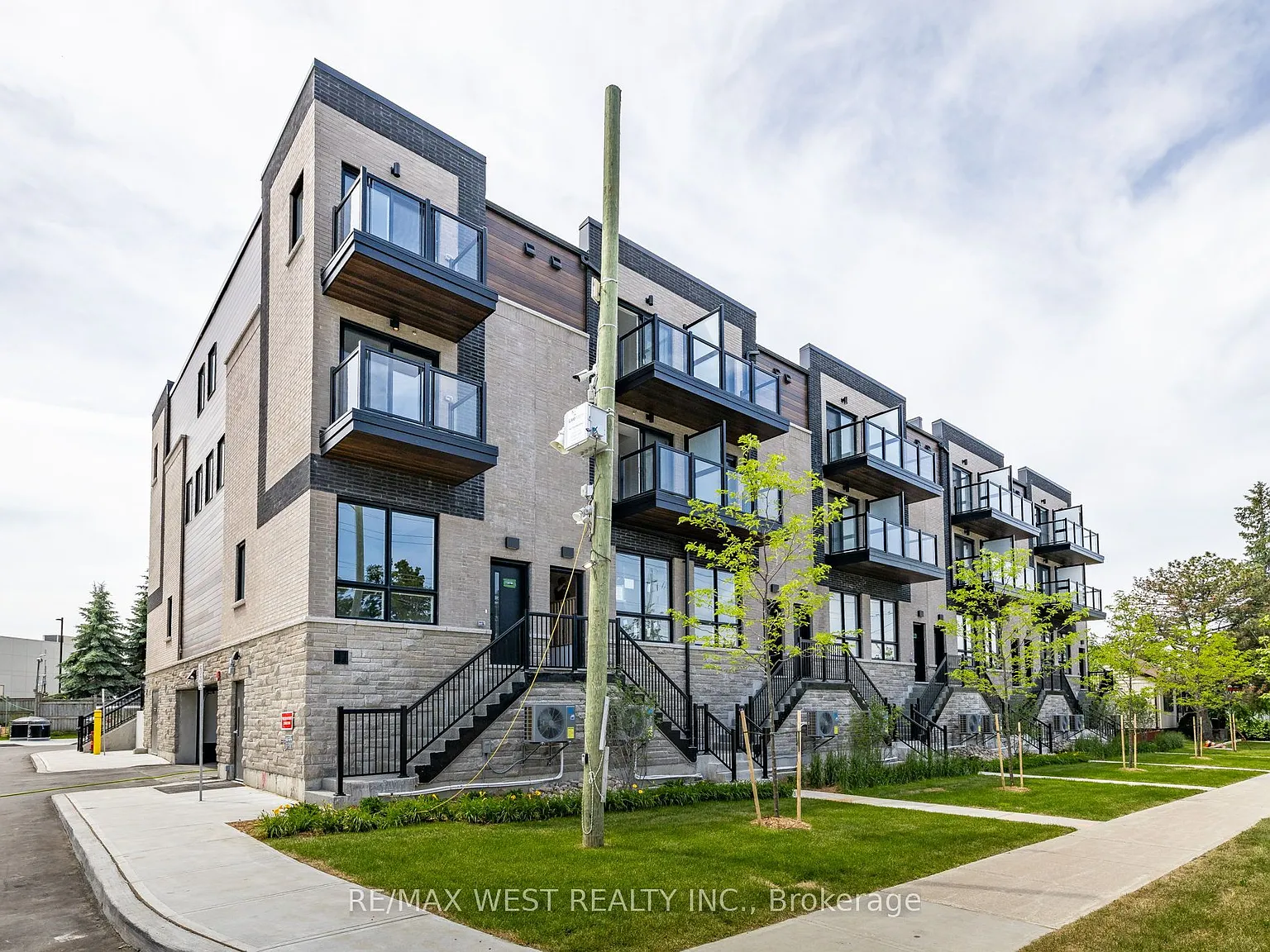 3 bed, $2,400 — Photo 1