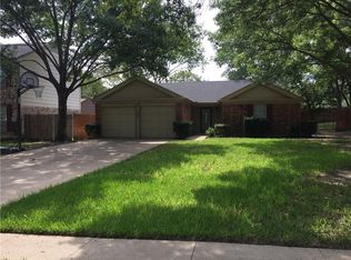 206 Wooddale Dr, Euless, TX 76039