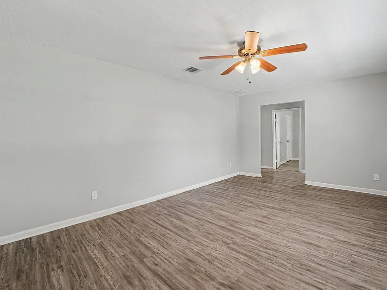 8807 Barton St — Photo 9