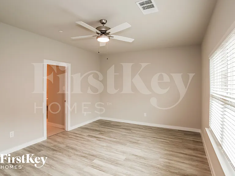 319 Niki Dr — Photo 8