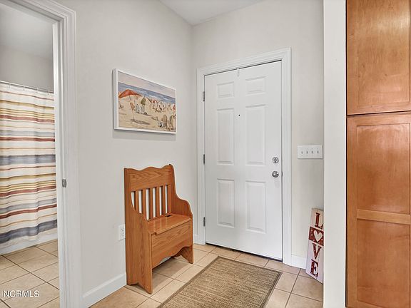 5th image of 2801 Bloomfield Lane Unit 308