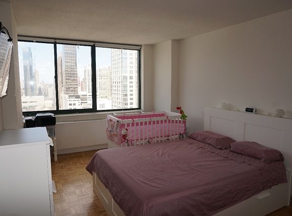 5th image of 200 W 60th St APT 23D