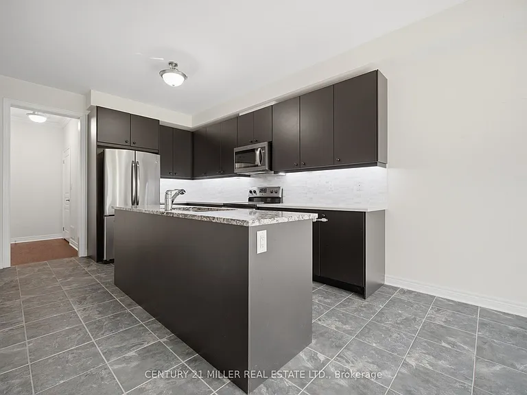 2455 Village Cmn — Photo 8