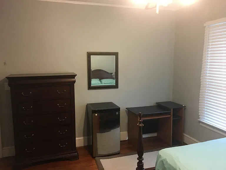 414 Parkway Dr NE — Photo 4