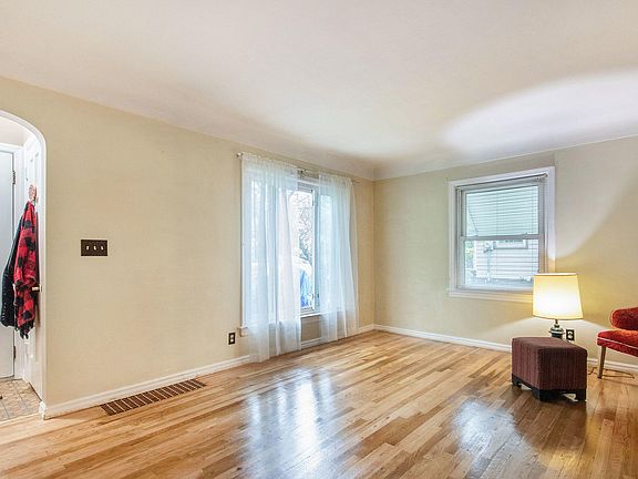 4th image of 1715 Margaret Ave SE