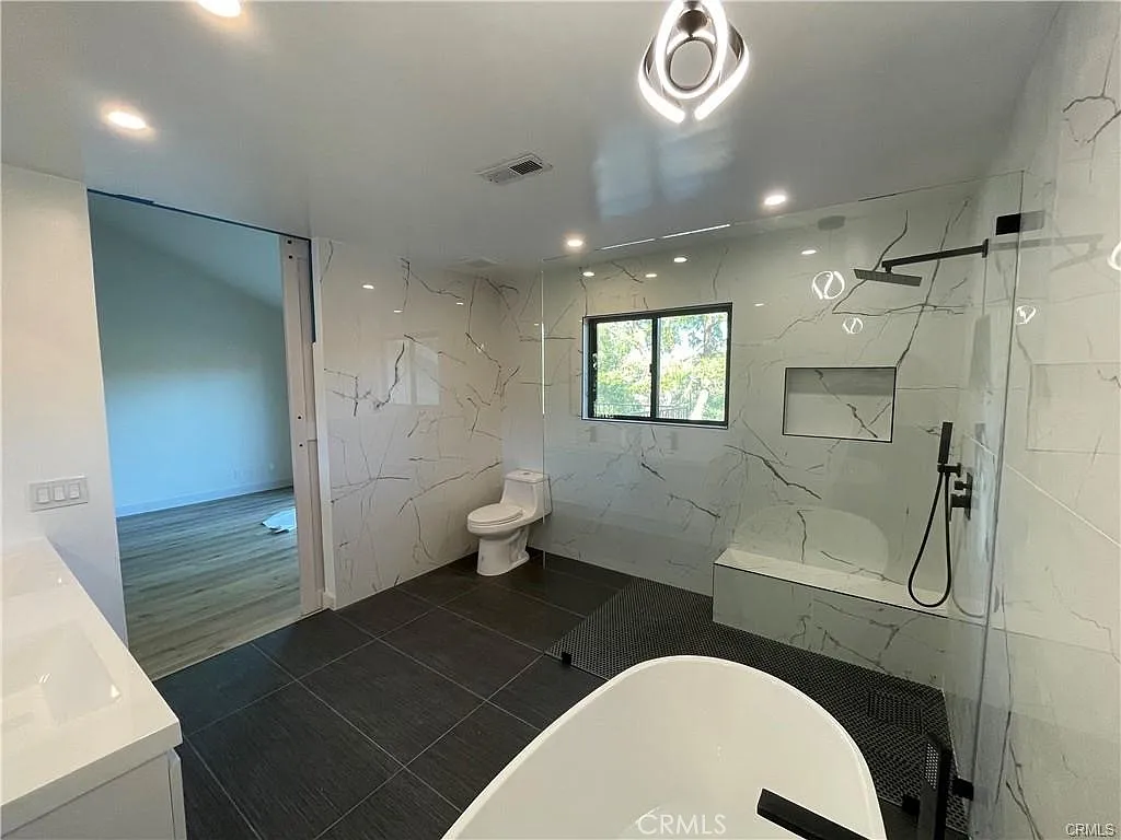 4 bed, 3215 sqft, $6,995 — Photo 3