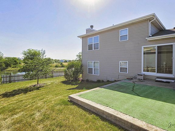 3rd image of 2272 Iroquois Ln